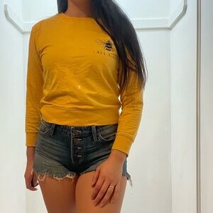 🌼🐝 Women’s Yellow “Bee Kind” Sweater – Size Medium 🐝🌼